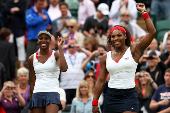 Chị em Serena và Venus Williams tiếp tục áp đảo đối thủ ở nội dung đôi nữ quần vợt. Họ vượt qua Andrea Hlavackova và Lucie Hradecka của Nga rất dễ dàng với tỷ số 2-0 (6-4, 6-4). Với Serena Williams, đây là HCV thứ hai mà cô giành được tại Olympic. Cô là tay vợt nữ duy nhất có đầy đủ danh hiệu đơn - đôi của bốn giải Grand Slam và Olympic.